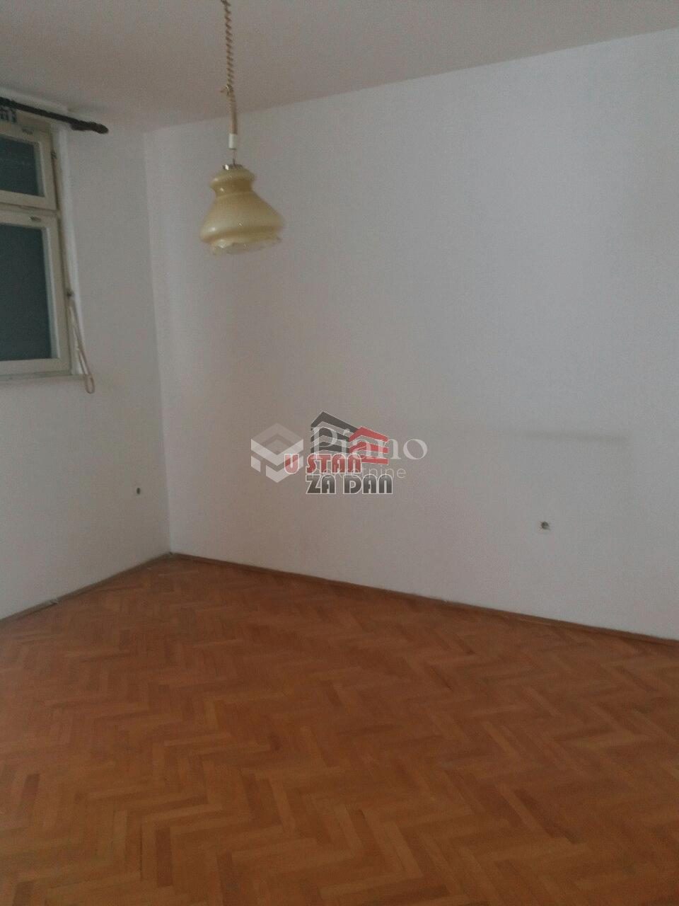 Dvosoban nenamješten stan na Zabjelu